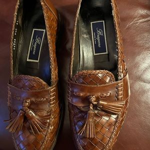 Beautiful Woven Tasseled Loafer Mfg in Italy by Bragano, in excellent condition.